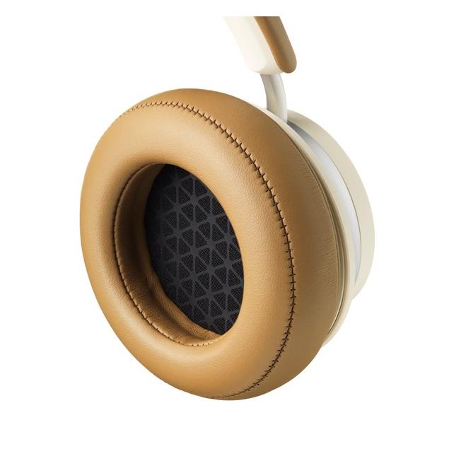Dali IO-6 - premium Bluetooth headphones feat. noise-cancelling (with suppression / incl. various cables / incl. high quality travel case / white = Caramel White)